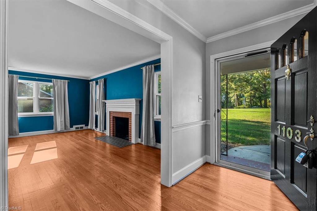 1103 N Peace Haven Road Property Photo 3