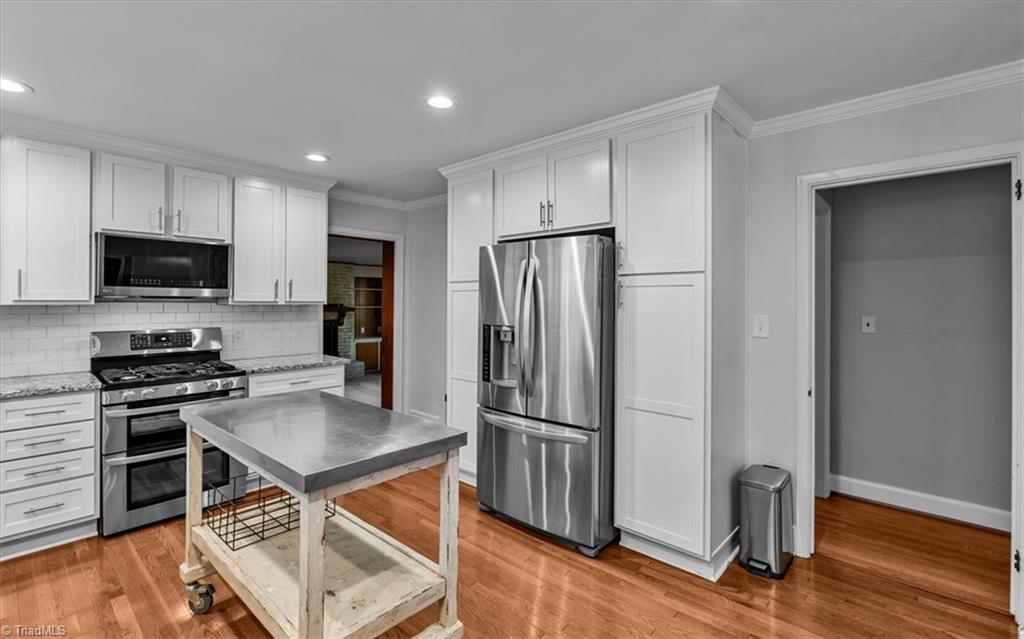 1103 N Peace Haven Road Property Photo 11