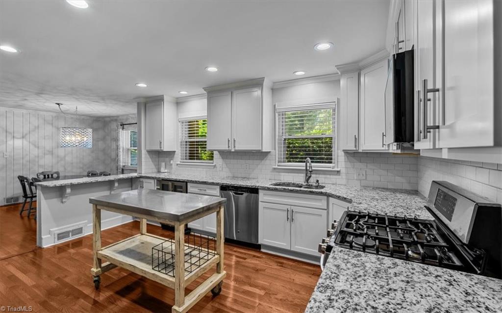 1103 N Peace Haven Road Property Photo 13