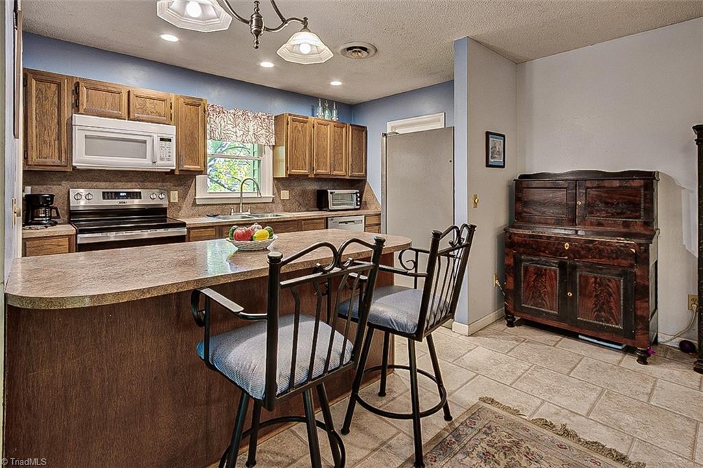 1050 Amity Road Property Photo 7