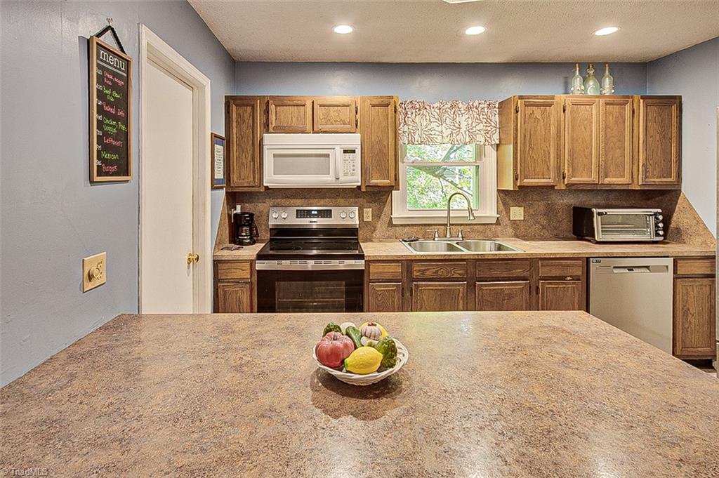 1050 Amity Road Property Photo 8