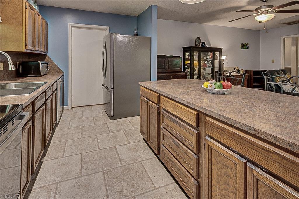 1050 Amity Road Property Photo 11