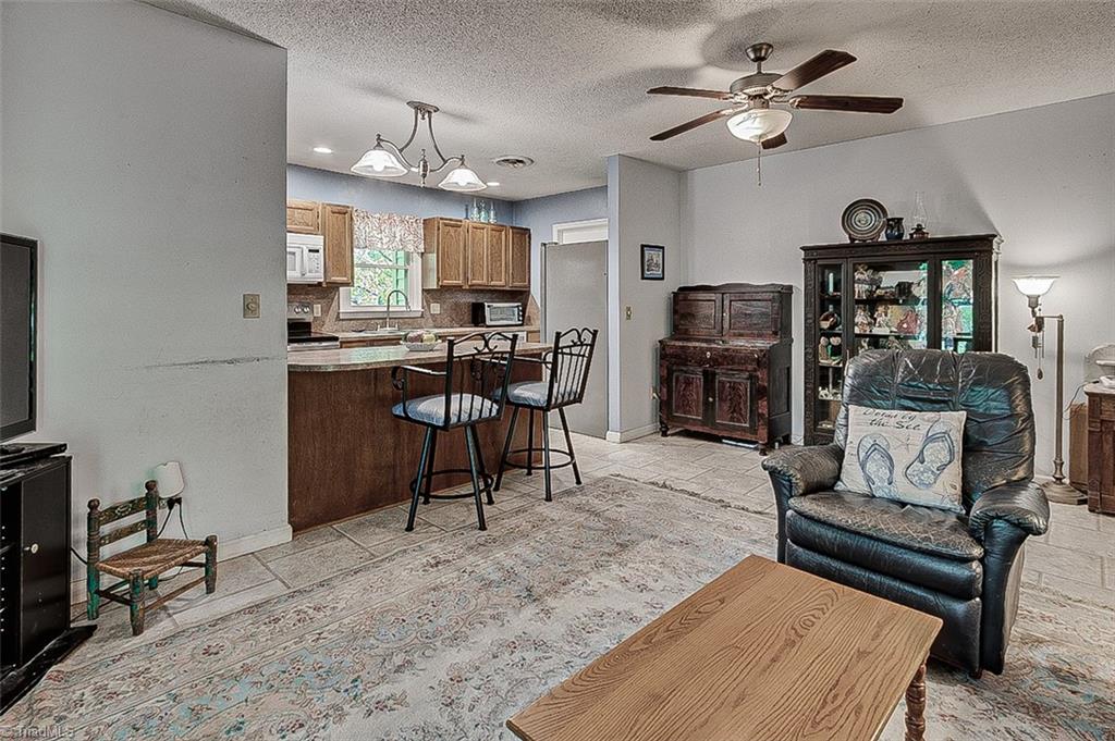 1050 Amity Road Property Photo 15