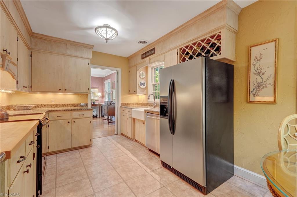 2303 N Elm Street Property Photo 7