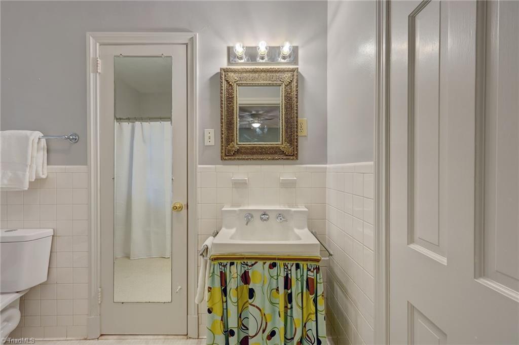 2303 N Elm Street Property Photo 19