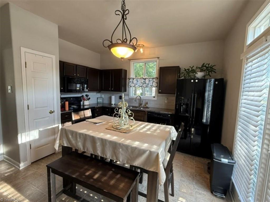 105 Avalon Street Property Photo 8