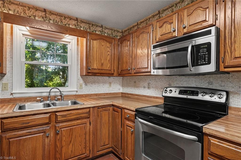 2655 Knob Hill Drive Property Photo 15