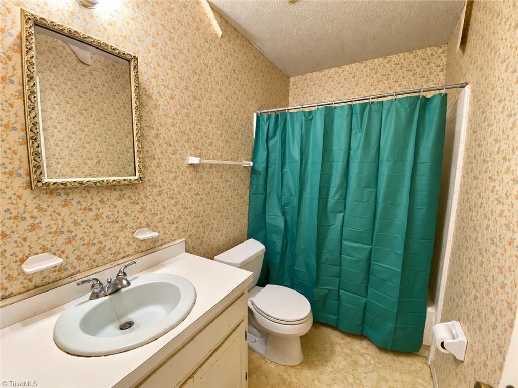 3200 Glen Hollow Road Property Photo 9
