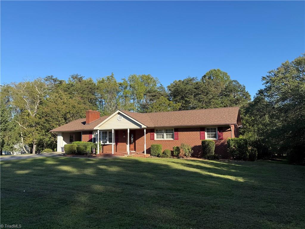 405 E Devon Drive Property Photo 2