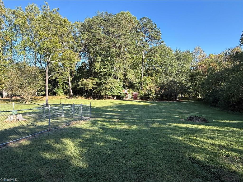 405 E Devon Drive Property Photo 3