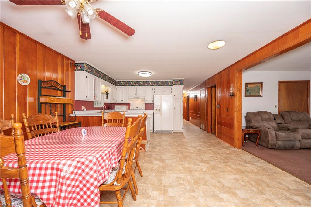 405 E Devon Drive Property Photo 11