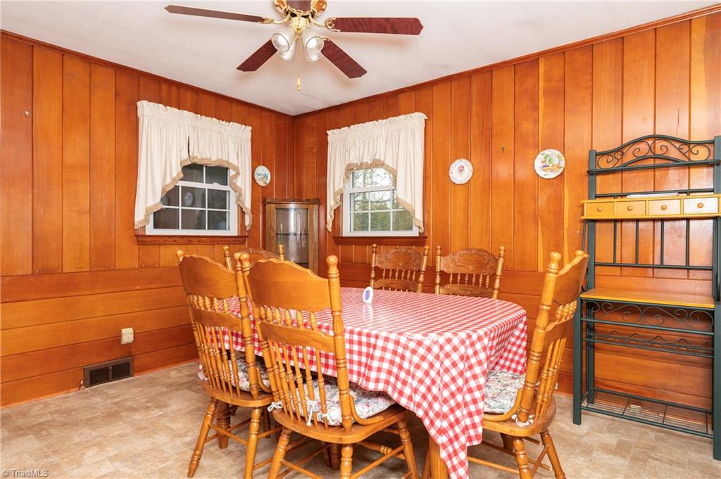 405 E Devon Drive Property Photo 12