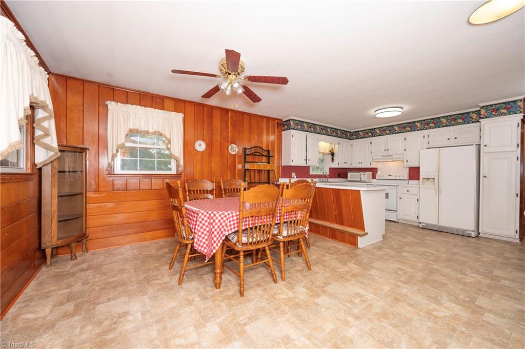 405 E Devon Drive Property Photo 13