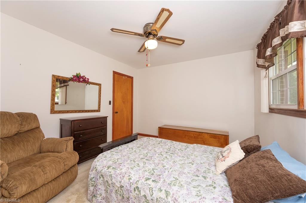405 E Devon Drive Property Photo 18
