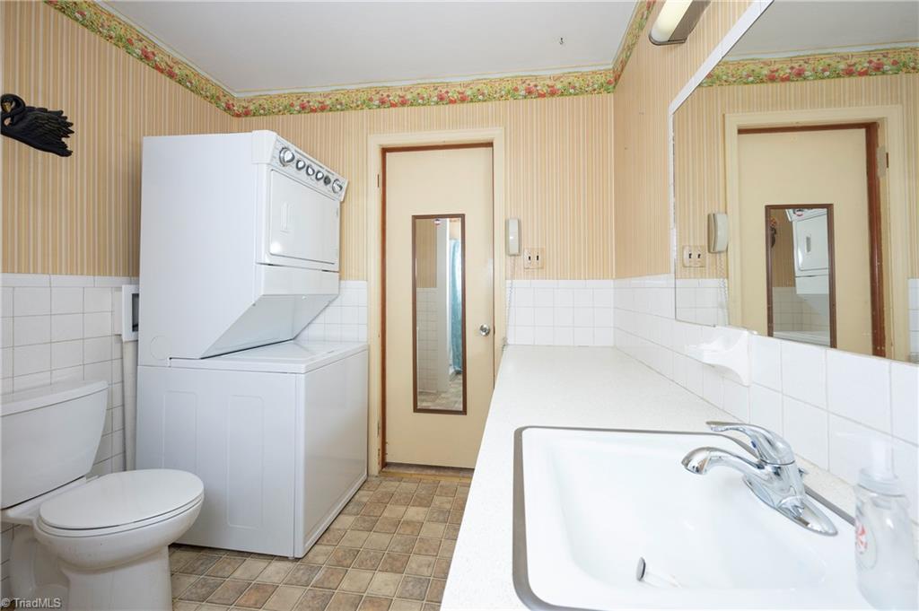 405 E Devon Drive Property Photo 19