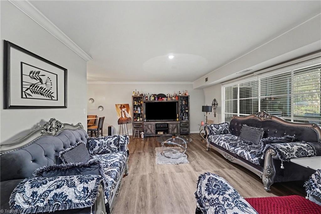 2904 Ramsgate Court Property Photo 8