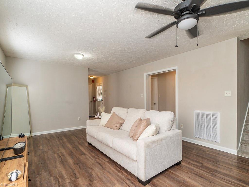 622/624 Williamson Avenue Property Photo 10
