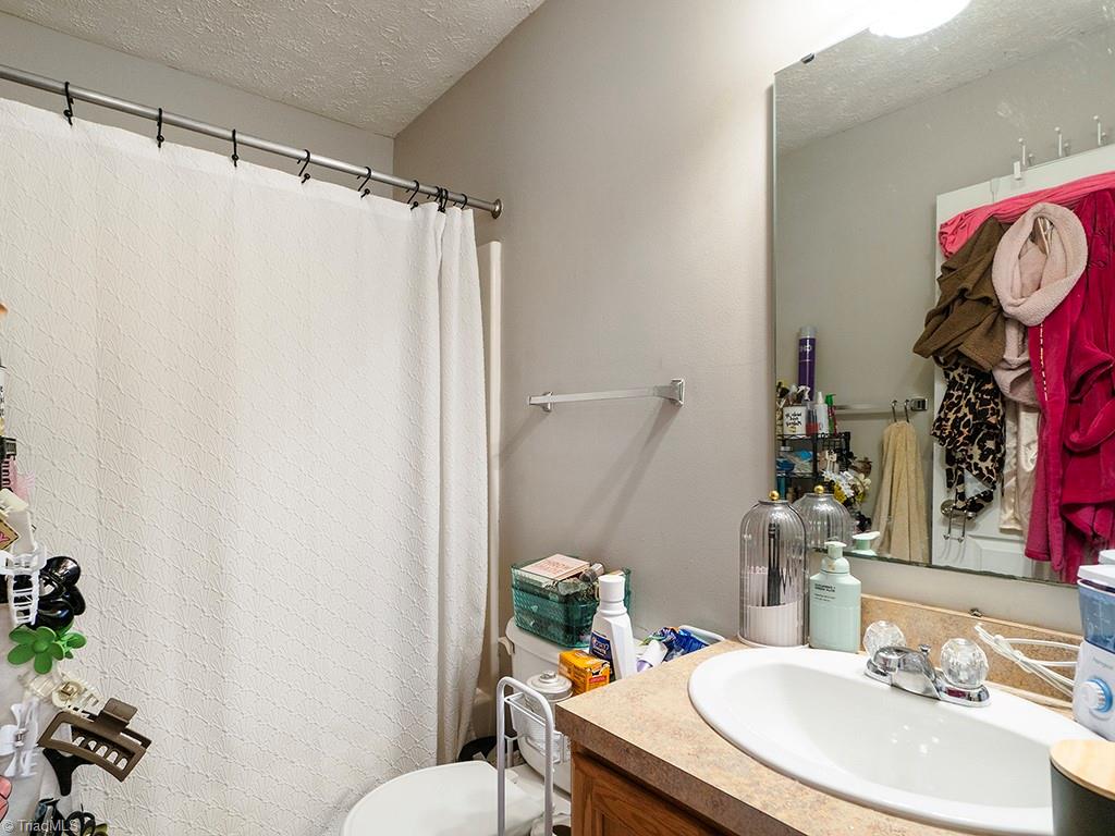 622/624 Williamson Avenue Property Photo 12