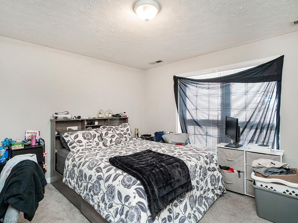 622/624 Williamson Avenue Property Photo 18