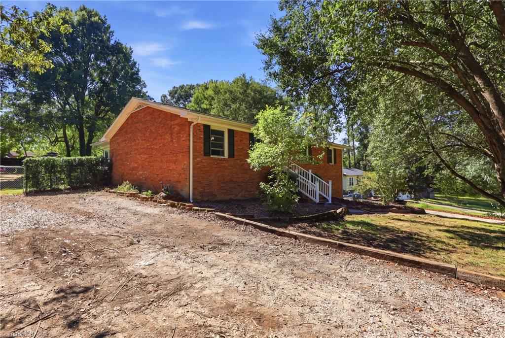 406 Spring Road Property Photo 4