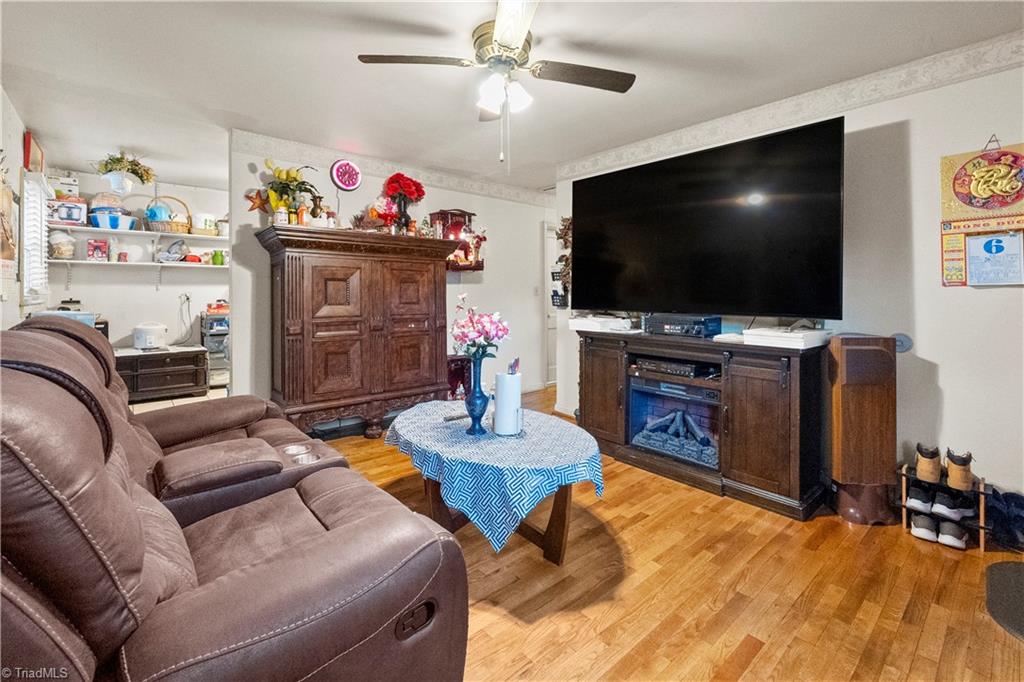 2112 Vale Place Property Photo 4