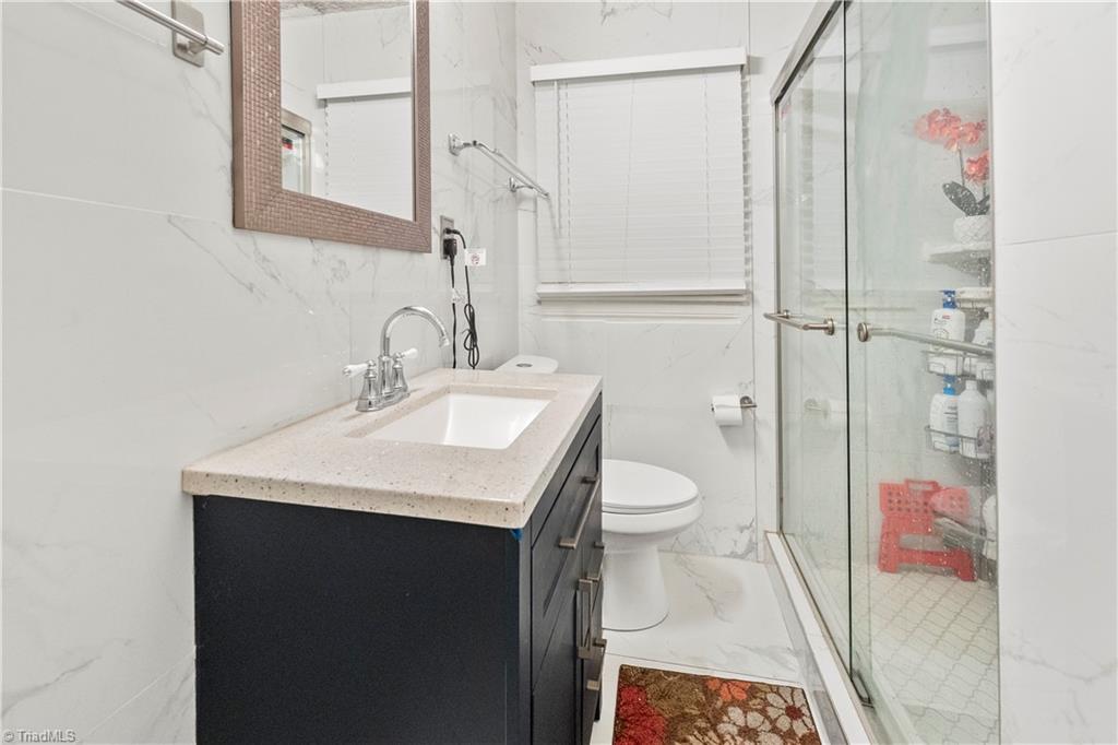 2112 Vale Place Property Photo 9