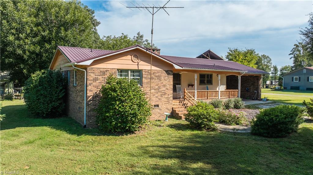1839 Upper Road Property Photo 4