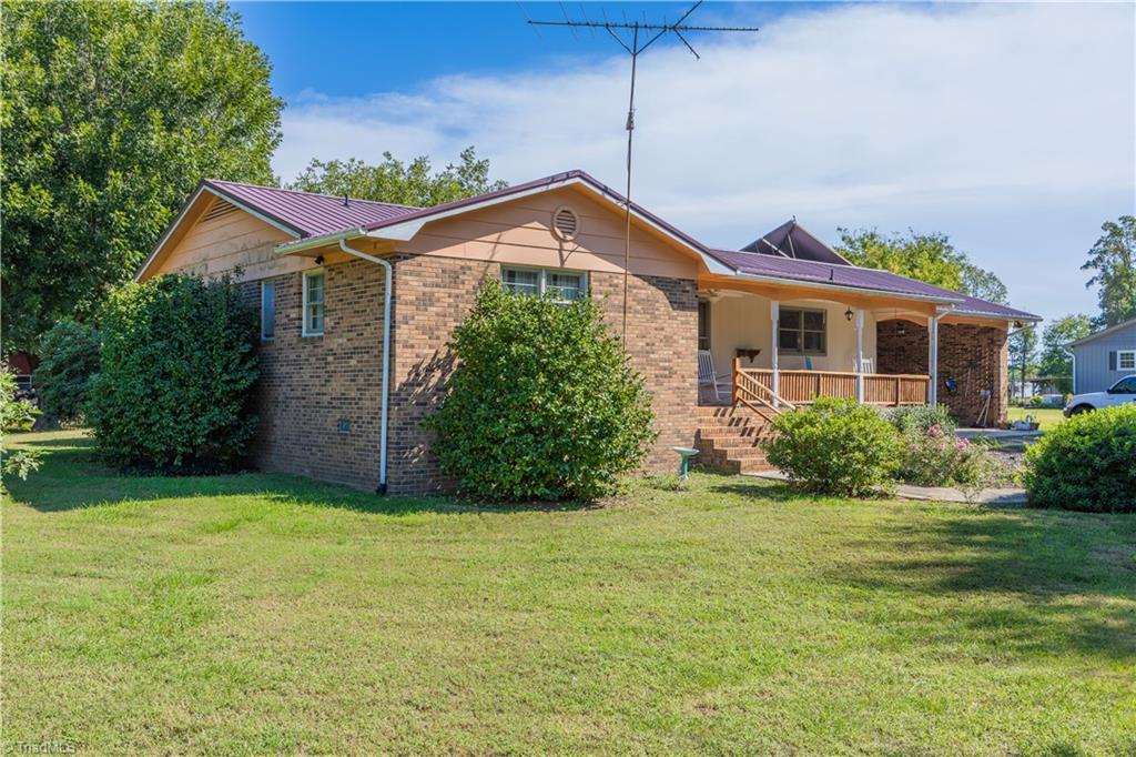 1839 Upper Road Property Photo 6