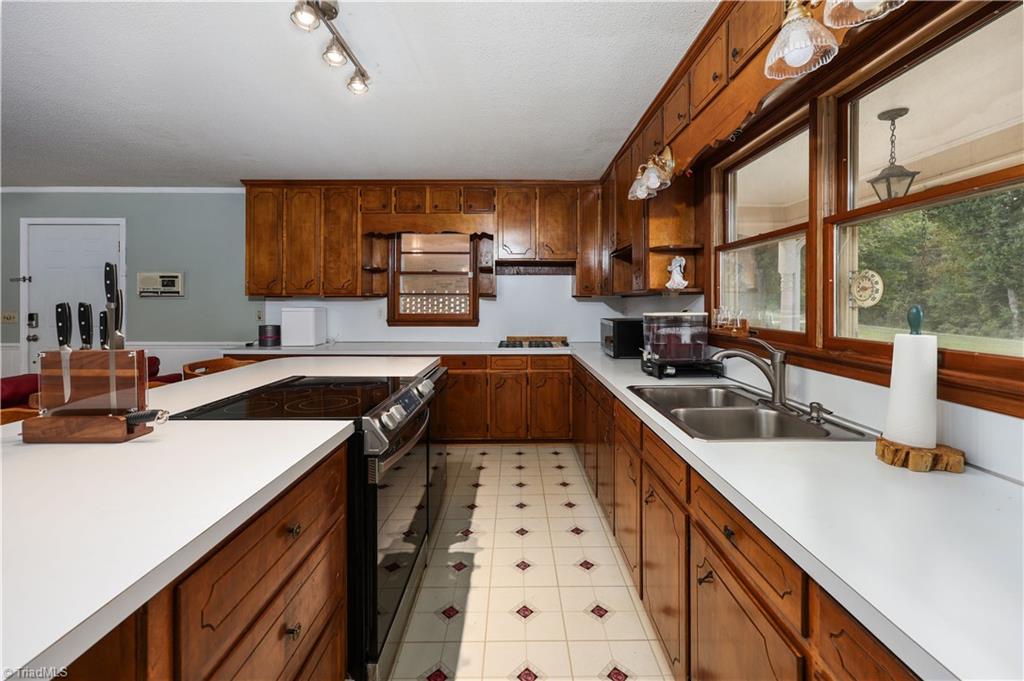 1839 Upper Road Property Photo 15