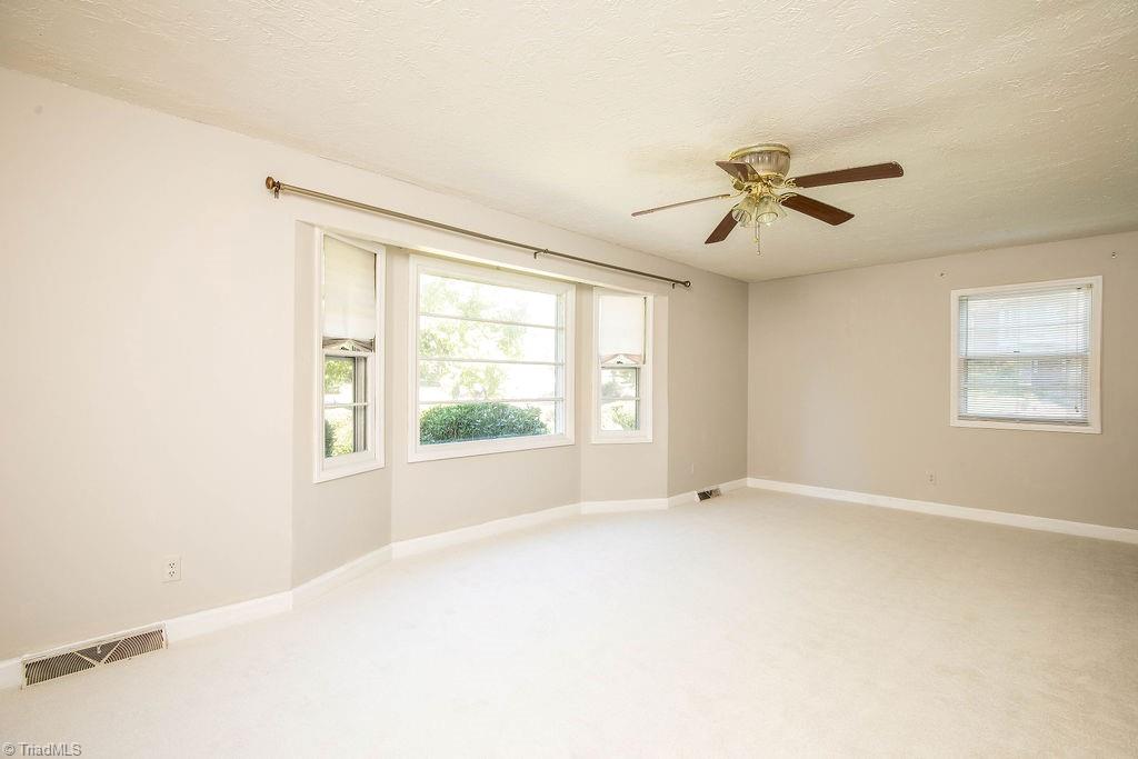 2420 Kingsgate Drive Property Photo 2