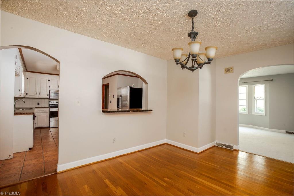 2420 Kingsgate Drive Property Photo 5