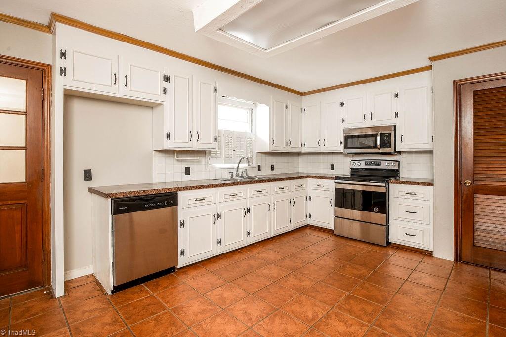 2420 Kingsgate Drive Property Photo 6