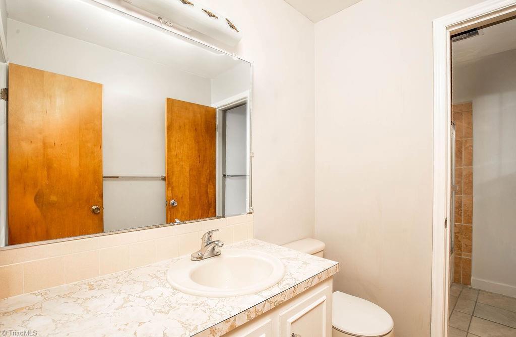 2420 Kingsgate Drive Property Photo 8