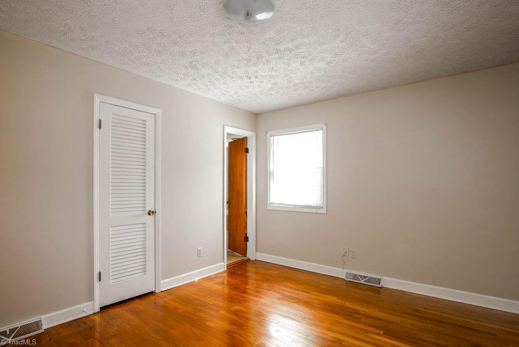 2420 Kingsgate Drive Property Photo 9