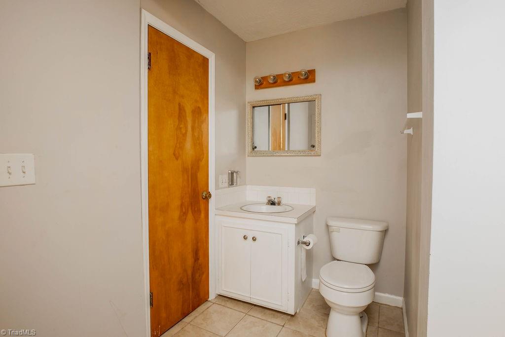 2420 Kingsgate Drive Property Photo 11