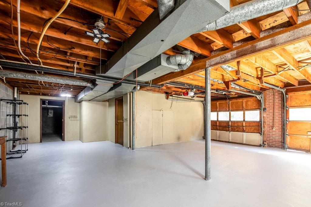 2420 Kingsgate Drive Property Photo 20