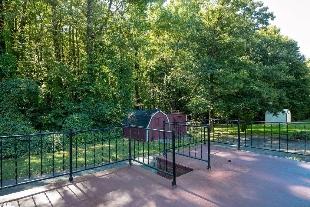 2420 Kingsgate Drive Property Photo 21