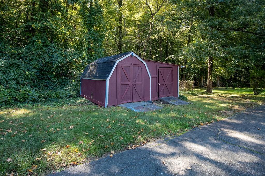 2420 Kingsgate Drive Property Photo 22