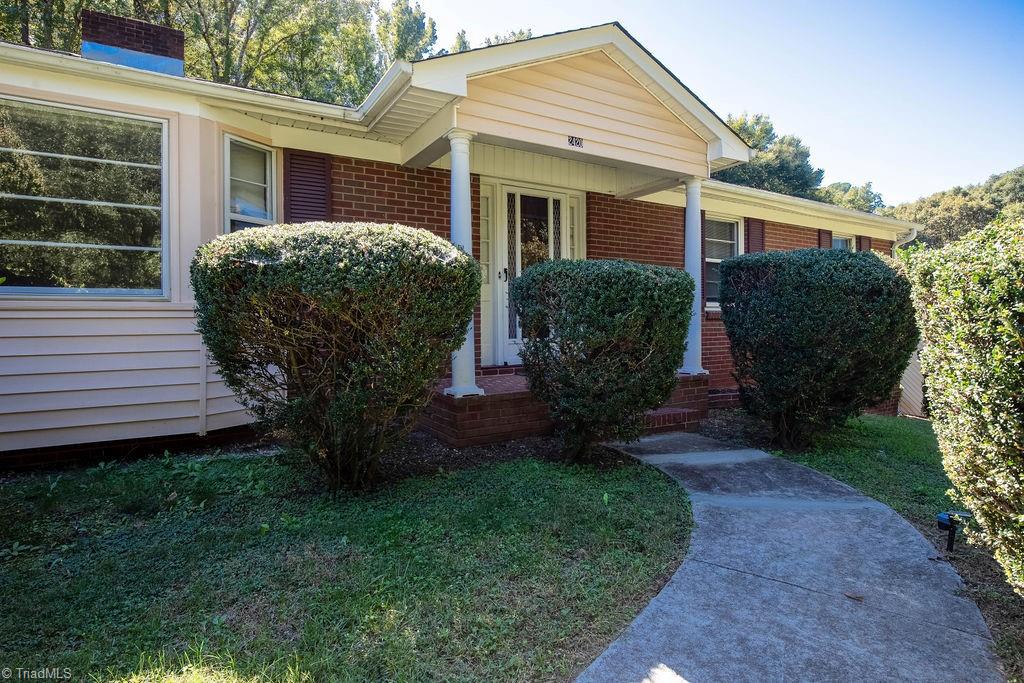 2420 Kingsgate Drive Property Photo 25