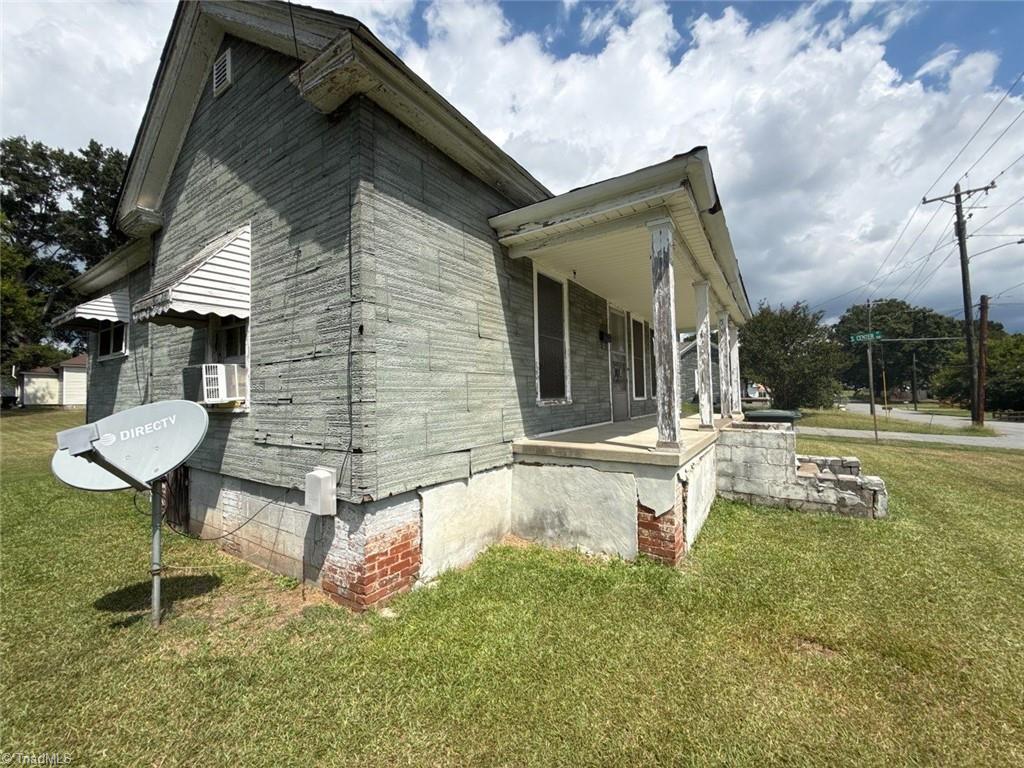 1421 South Avenue Property Photo 3