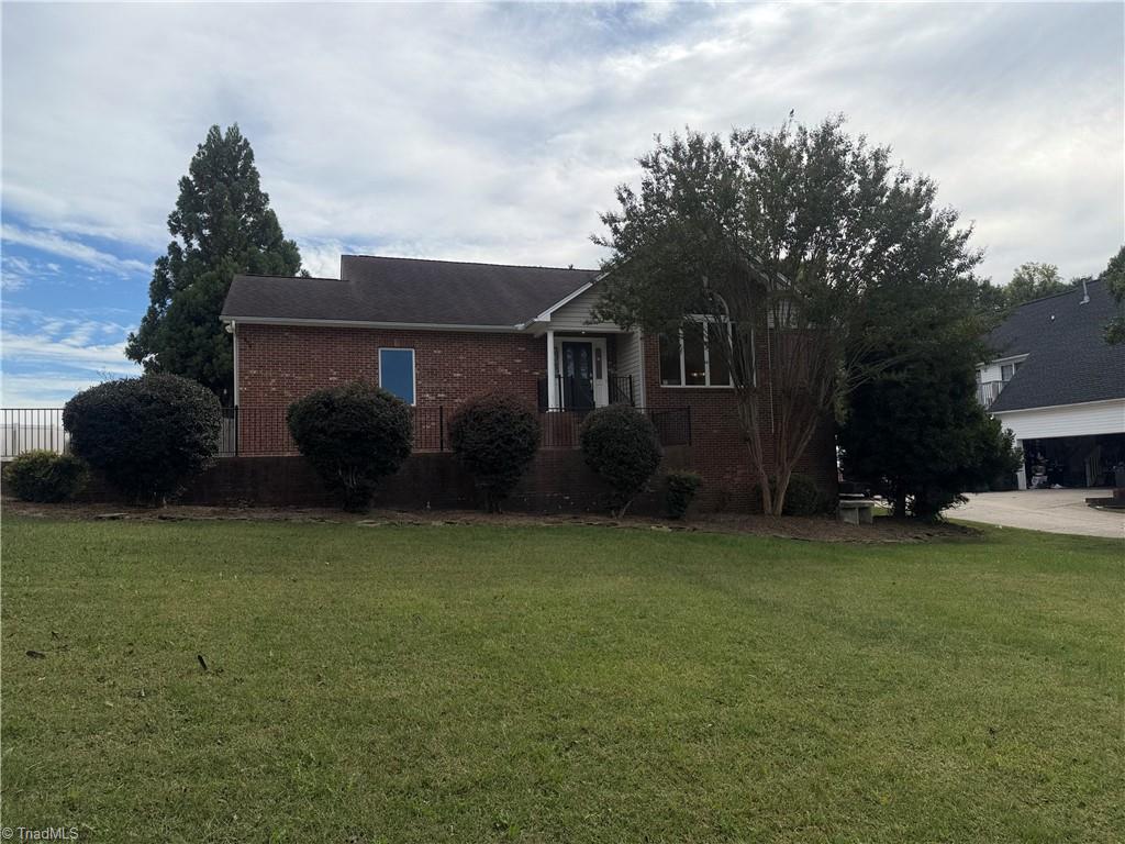 906 Lunar Drive Property Photo 1