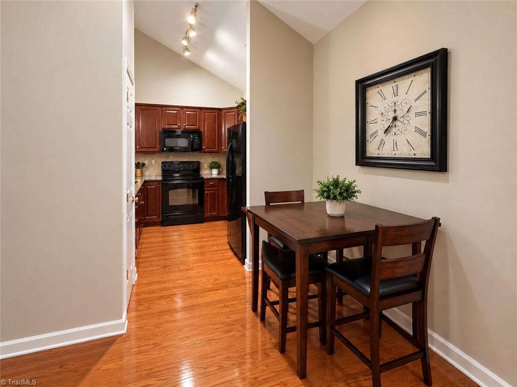 416 Collingswood Drive Property Photo 6