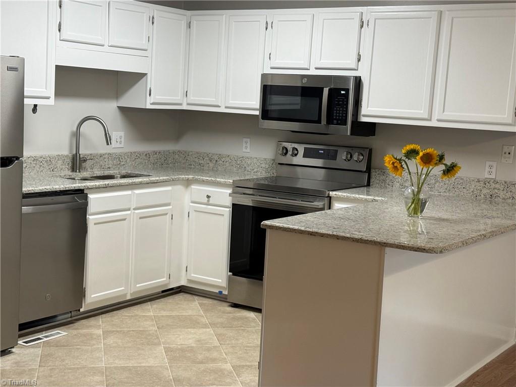 3520 Heathrow Drive Property Photo 2