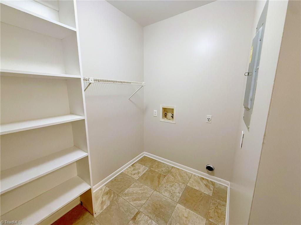 3520 Heathrow Drive Property Photo 7