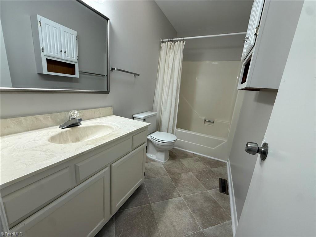 3520 Heathrow Drive Property Photo 9