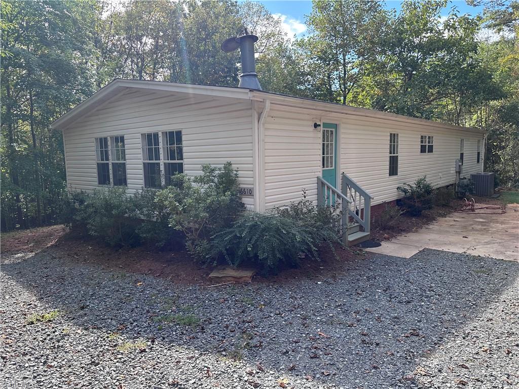 6610 Edgeworth Trail Property Photo 2