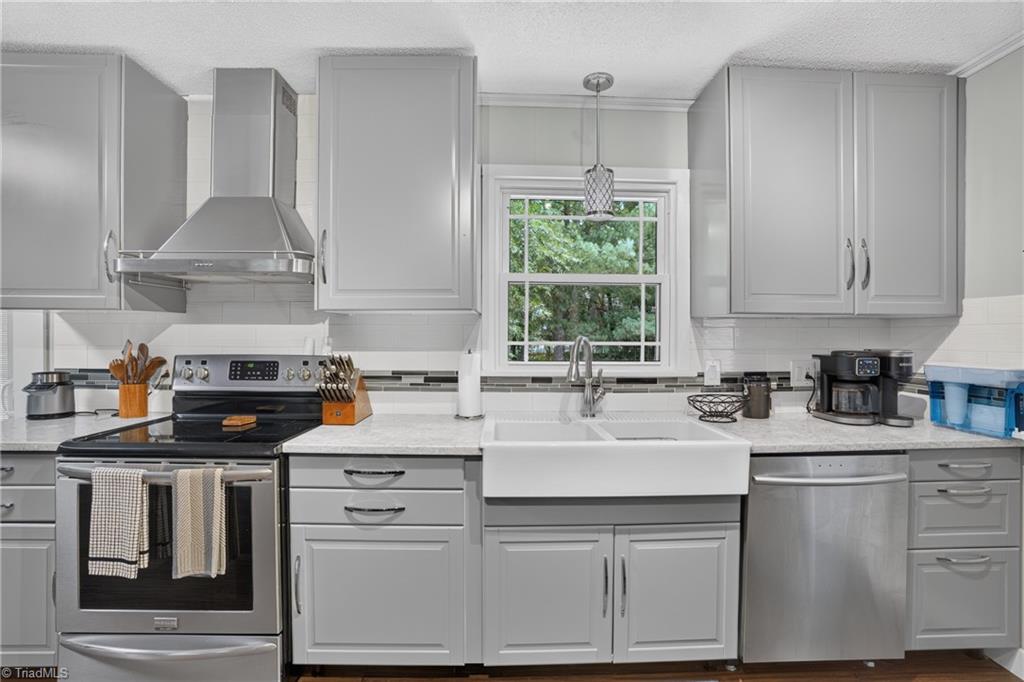 3440 Edgefield Road Property Photo 1
