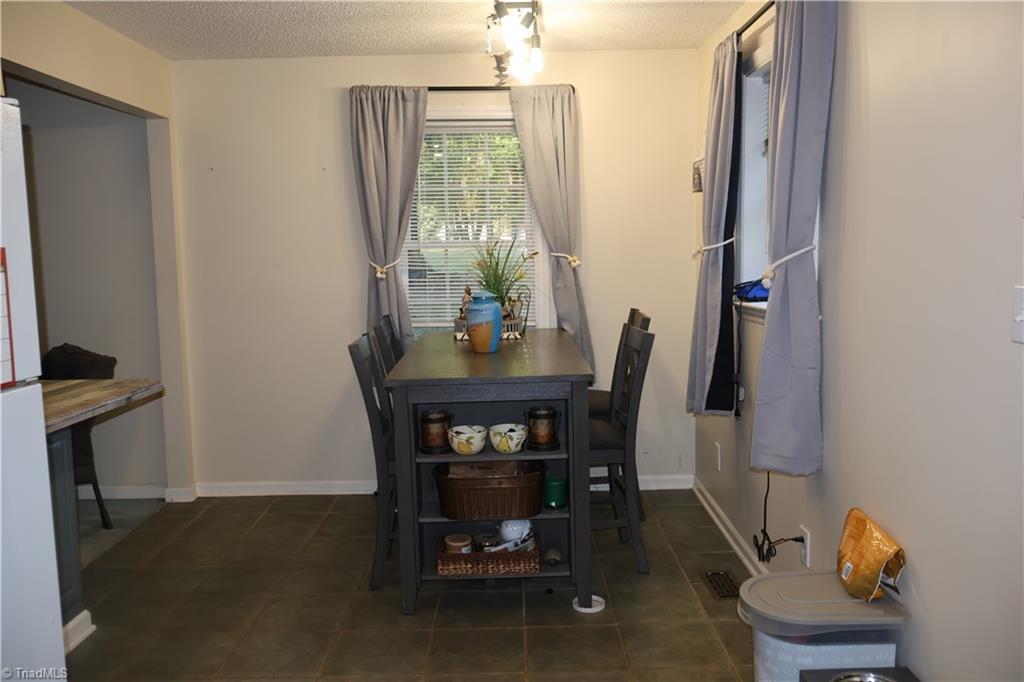 7381 Broad Street Property Photo 6