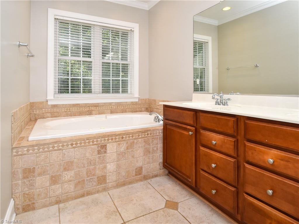 4634 Pebble Lake Drive Property Photo 18