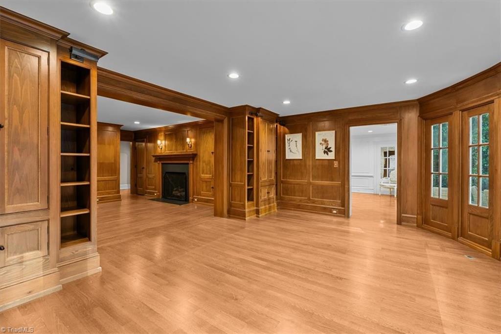 2307 Princess Ann Street Property Photo 10